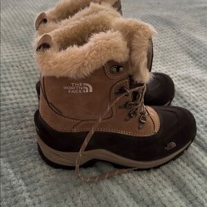 Womens North Face waterproof, heavy winter conditions boots.